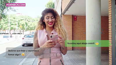 Neverná manželka sa chystá tvrdo šukať svojho mladého milenca, zatiaľ čo jej manžel pracuje. Latinoameričanka s prsiami a veľkým zadkom. Venuša Afrodita.